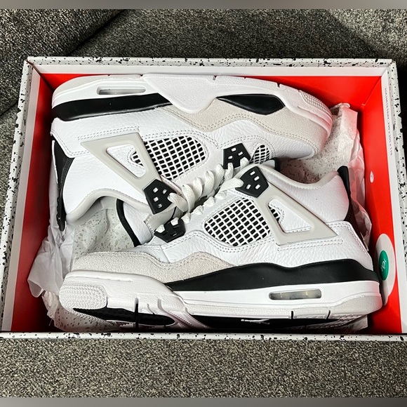 Air Jordan 4 Retro GS 'Military
Black' - Picture 7 of 9